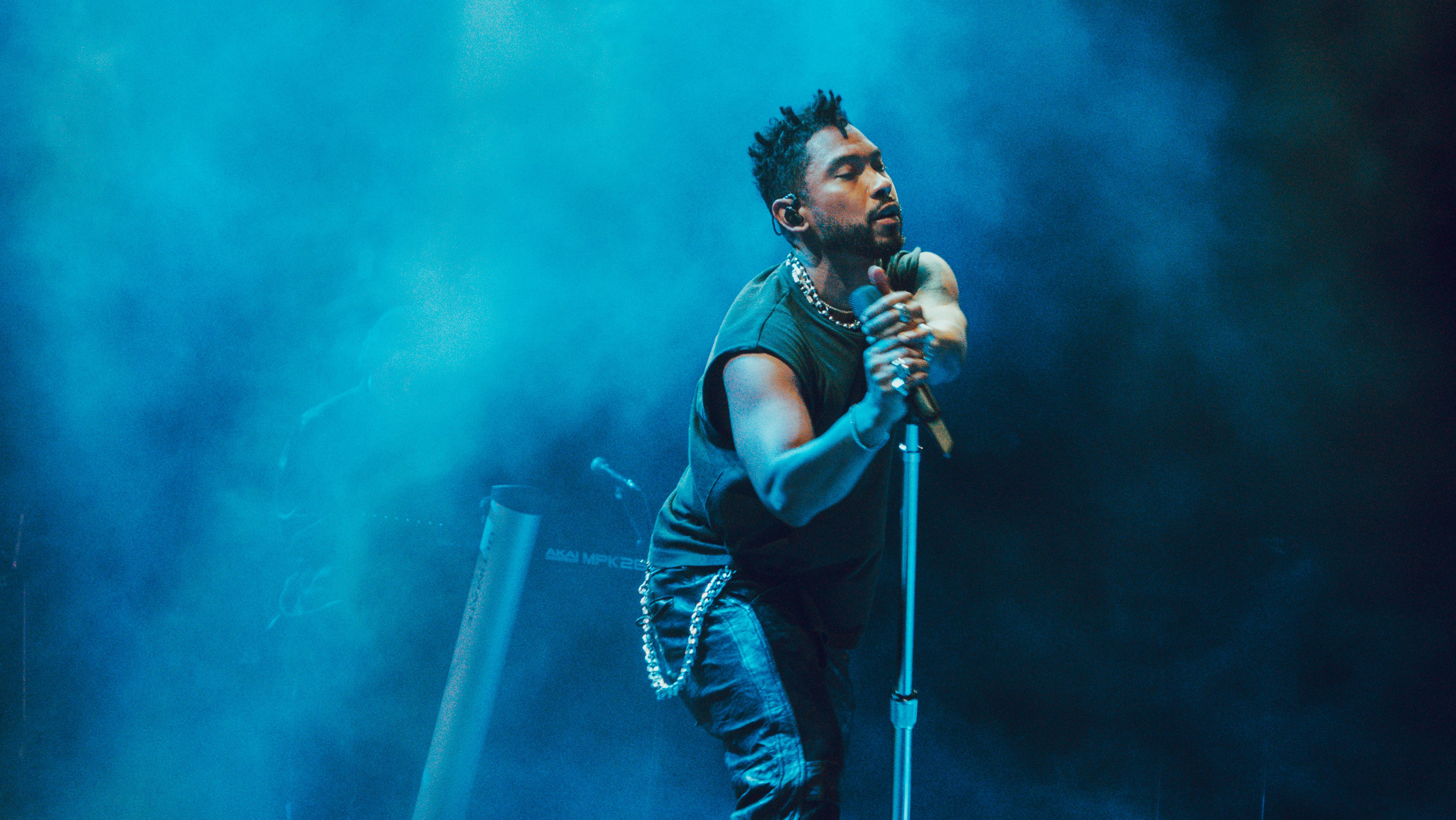 GALLERY: A Sultry Evening with Miguel on Miami Beach (pics, setlist)